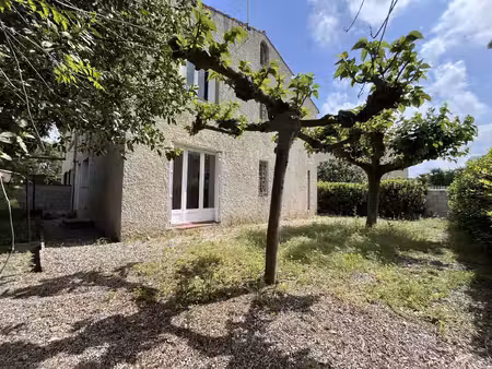maison t5  3 faces avec extérieur et garage
