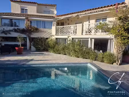 maison spacieuse avec piscine à saint-raphaël