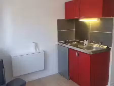 location meublée appartement 1 pièce 12.6 m² à nimes (30000)  400 €