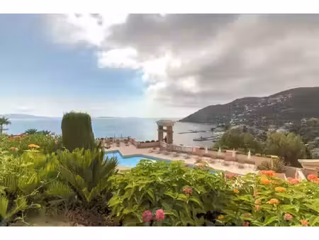 dans résidence de trés haut standing  3p de 85m2 bénéficiant d'une superbe vue mer. 2...