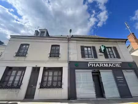 vend maison de caractère avec local commercial à lignieres