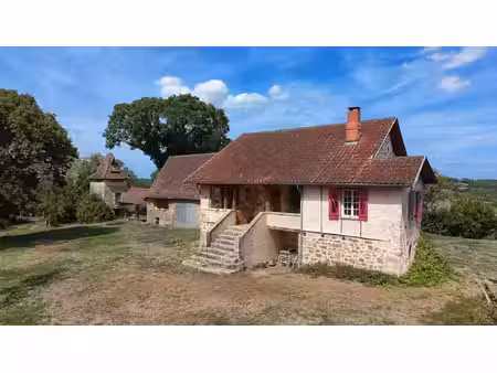 ensemble immobilier sur 3.3 ha de terrain