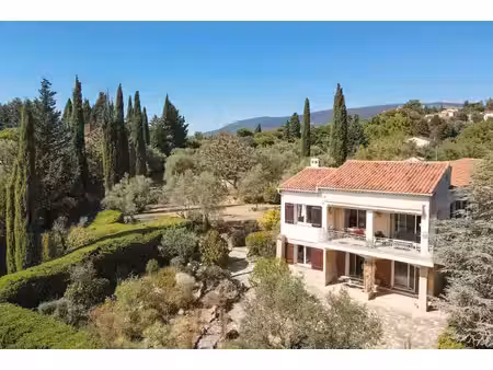 villa avec une situation exceptionnelle avec piscine et garage