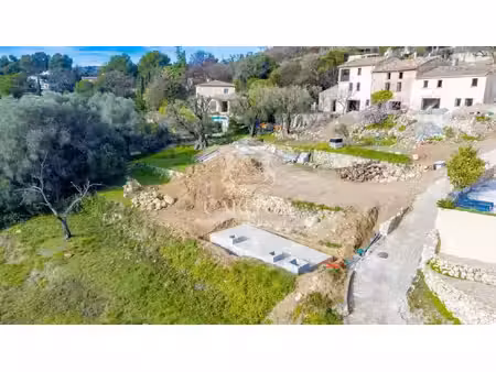 terrain plein sud de 1 398 m2 à mougins avec vue dégagée sur la campagne