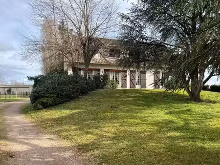 pavillon sur sous-sol de 188 m² avec hangar