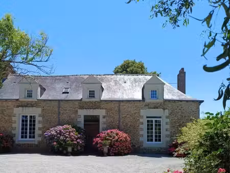 elégante longère du xviième sur 2375 m2 avec piscine