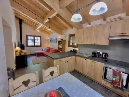 demi-chalet de deux chambres près du linga  à châtel