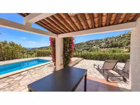 maison avec piscine et vue mer