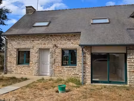 charmante maison de campagne située à mi-chemin entre malestroit et la gacilly  151 580 00