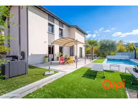villa 5 pièces 148 m²