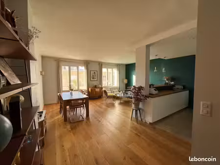 rue duguesclin  lyon 6e : 4 pièces traversant de 103 m²  deux balcons