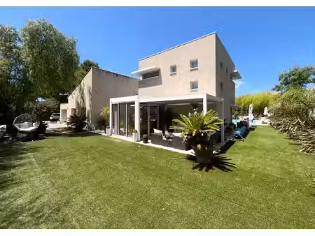 maison t6 avec 1200 m2 de jardin