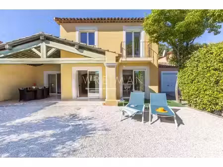 villa récente dans un domaine sécurisé - sainte maxime