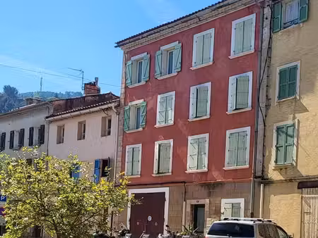 immeuble avec terrasses garage et dependances