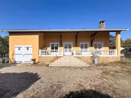 beauregard : villa 175 m2  3 ch  2 900 m2 terrain  garage