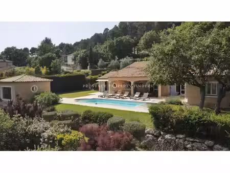 exclusivité. belle maison a salernes  6 chambres  piscine chauffée.