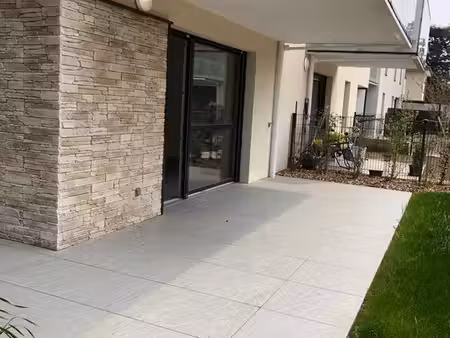 très bel appartement champagne au mont d'or  t4 de 81 59m²