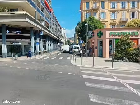 local commercial 80 m² nice