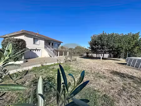 villa rénovée avec jardin arboré