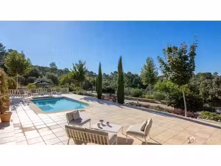 bastide rare avec vue dégagée sur les vignobles  charme provençal et architecture...