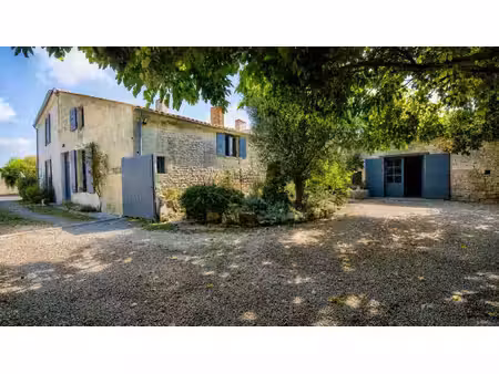 maison  291 m² hab. sur 1124 m² de terrain  5 chambres  garage  dépendances