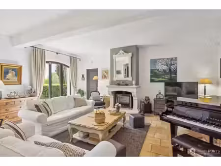 bastide élégante au sein d'un domaine privé de 1 2 ha  proche de fayence et tourrettes