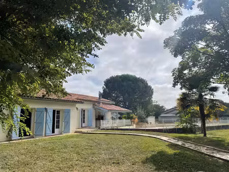 maison de campagne avec piscine proche de castelnau-d'auzan-labarrère