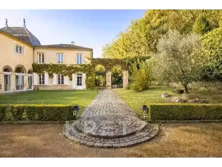 ancien couvent et son parc de 2 ha.