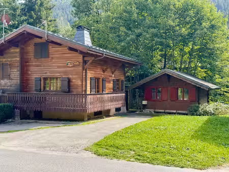 demi-chalet de 3 chambres exposé sud près des remontées mécaniques du linga  châtel