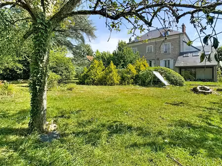 une maison familiale (177 m²) au calme  entre nature et vie de village à moins d'une heure