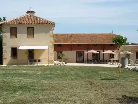 grande maison familiale avec piscine et belles vues