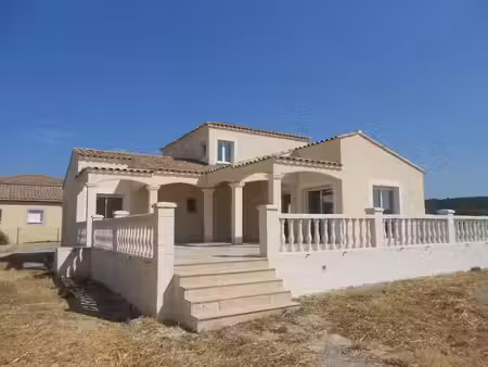 location villa 5 pièces 136 m² à clarensac (30870)  1 318 €