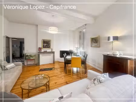 agen coeur de ville  quartier cathédrale  au calme dans une impasse  grand appartement de 