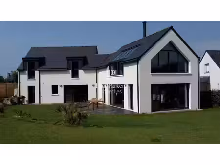 belle contemporaine de 2014 - arzon  presqu'île de rhuys -178 m² habitables sur parcelle..