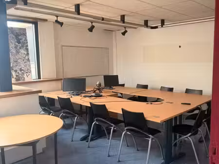 locaux professionnels / bureaux 304 m² – vénissieux centre