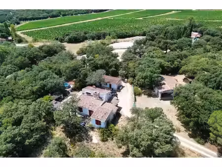 domaine de 6 hectares avec 3 habitations sur la commune de bru