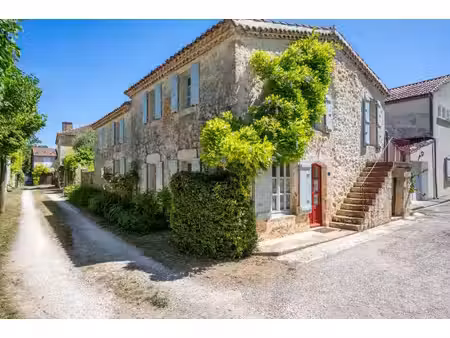 refuge romantique avec maison d'hôtes et piscine