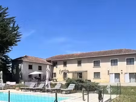 maison gasconne rénovée  piscine et magnifique vue sur campagne et pyrénées