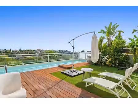 nice villa contemporaine avec piscine  vue dégagée et aperçu mer domaine sécurisé