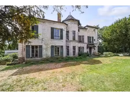 jouy-en-josas - propriété de caractère sur un parc de 8 336 m²