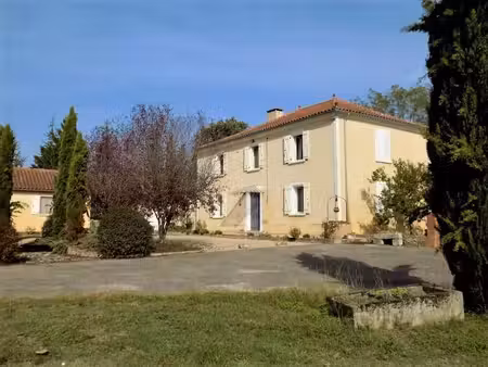 gasconne isolée avec vue dominante