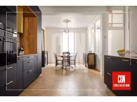 superbe maison rénovée de 6 chambres avec garage !