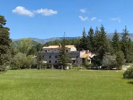 seranon: opportunité d'investissement touristique  1874 m2 habitable  3 4 hectares de...