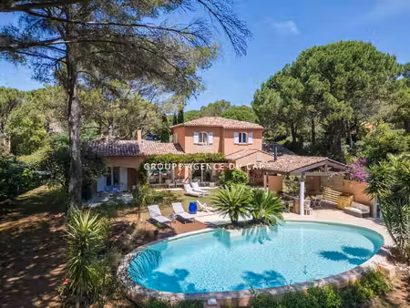 valescure proche commerces et golfs villa 5 pieces avec piscine