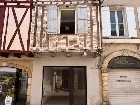 charmant immeuble à colombages au cœur du centre-ville