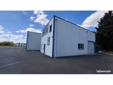 2 bâtiments indépendants totalisant 488m2 sur 2 niveaux à usage professionnel (toutes acti