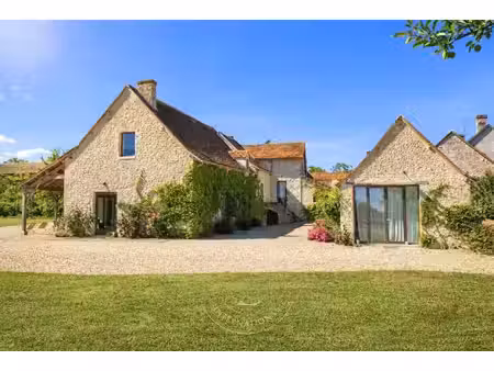10 min de la roche-posay - maison ancienne rénovée avec 2 5 ha - vue dégagée