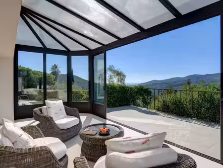 peymeinade : villa au cœur d'une domaine sécurisé  avec vue mer