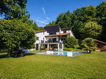 armoy villa d'architecte avec piscine  vue panoramique sur le lac léman et parc paysager