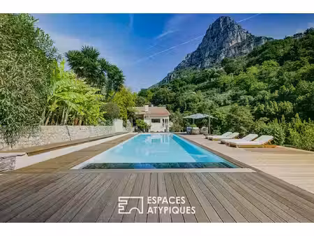 propriété avec piscine en pleine nature à vence